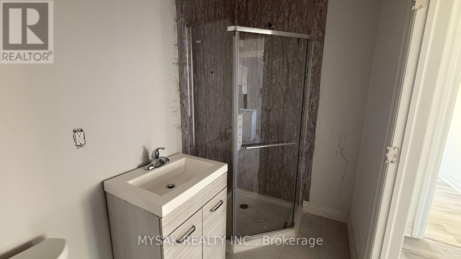 7 King Street, St. Catharines, Ontario  L2R 5H9 - Photo 6 - X12692538