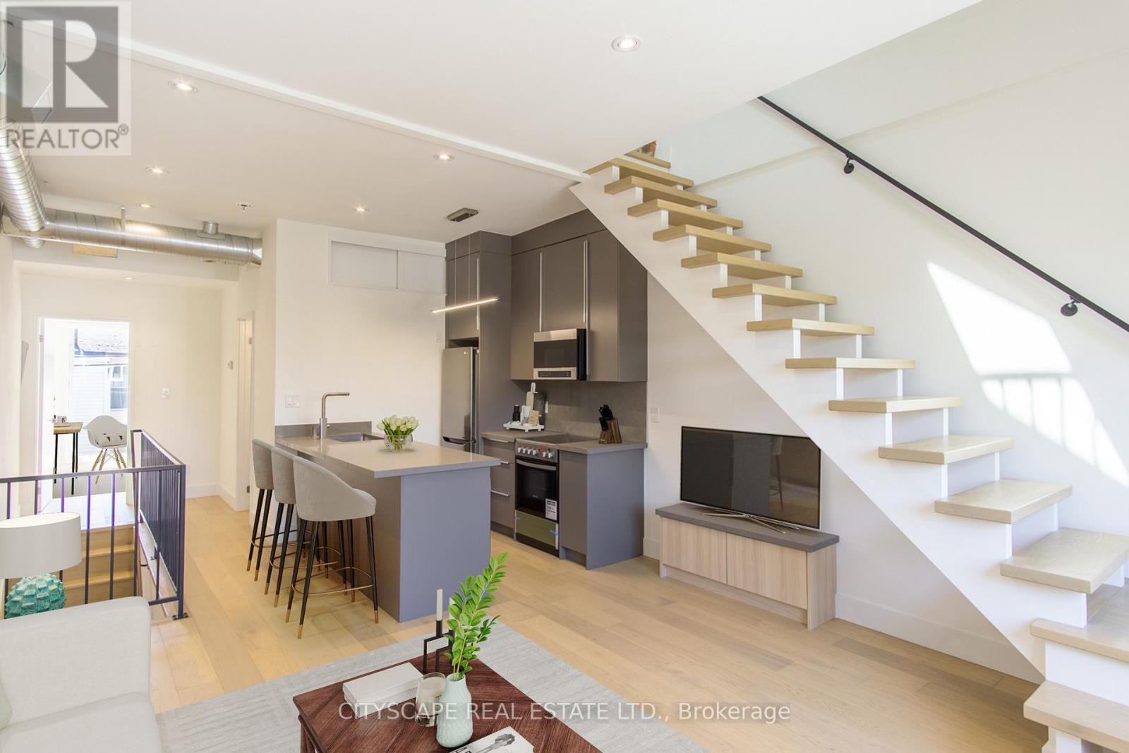 Upper - 98 Manning Avenue, Toronto, Ontario  M6J 2K5 - Photo 1 - C12692632