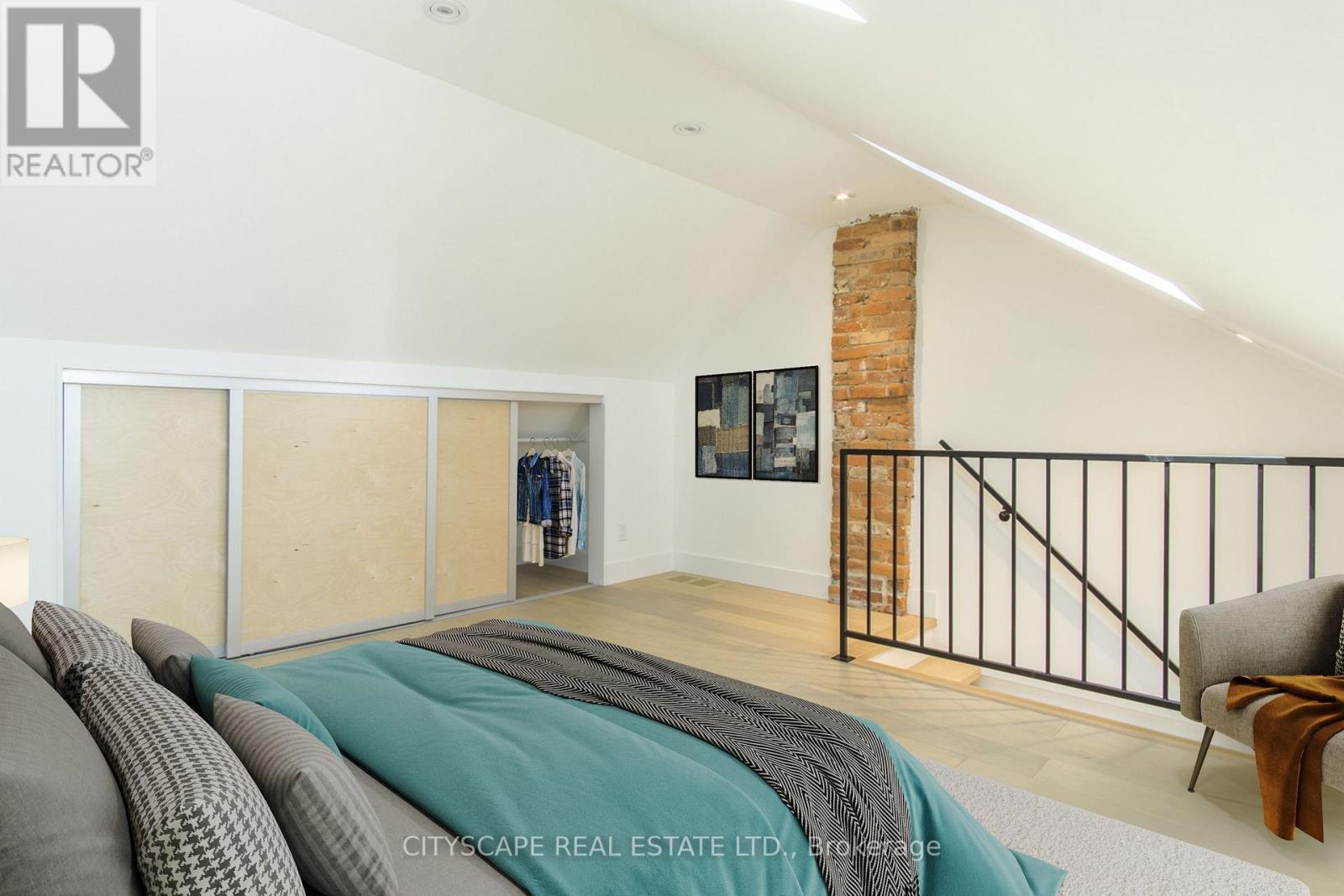 Upper - 98 Manning Avenue, Toronto, Ontario  M6J 2K5 - Photo 6 - C12692632