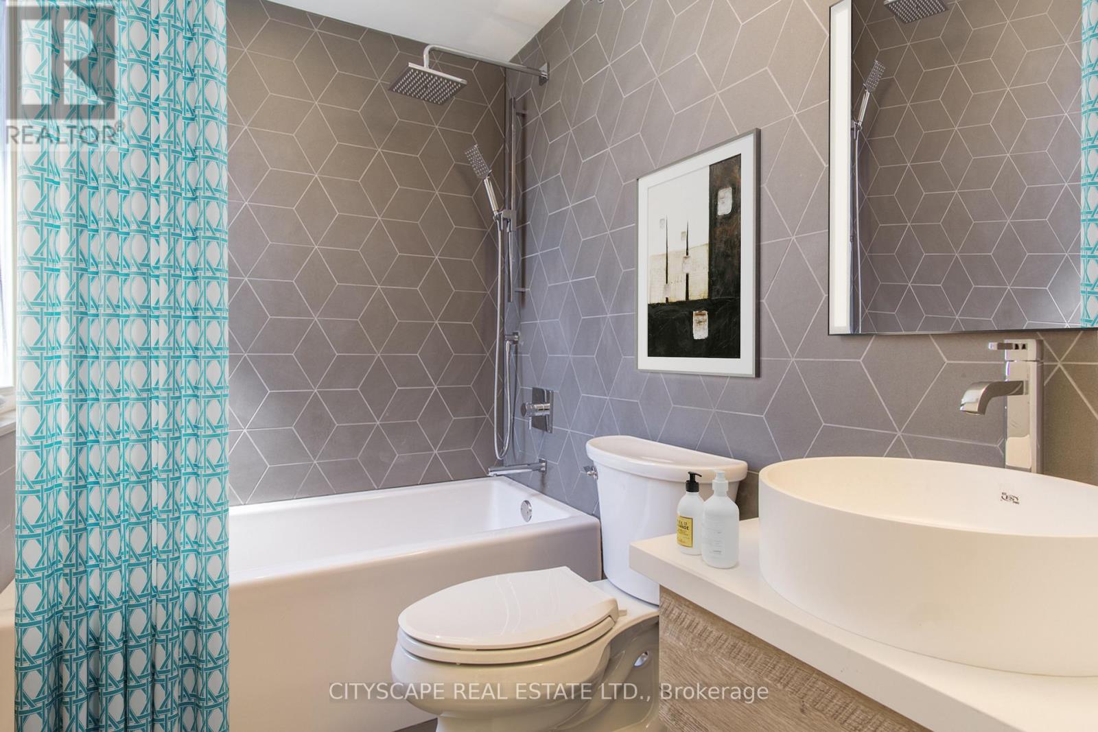 Upper - 98 Manning Avenue, Toronto, Ontario  M6J 2K5 - Photo 8 - C12692632