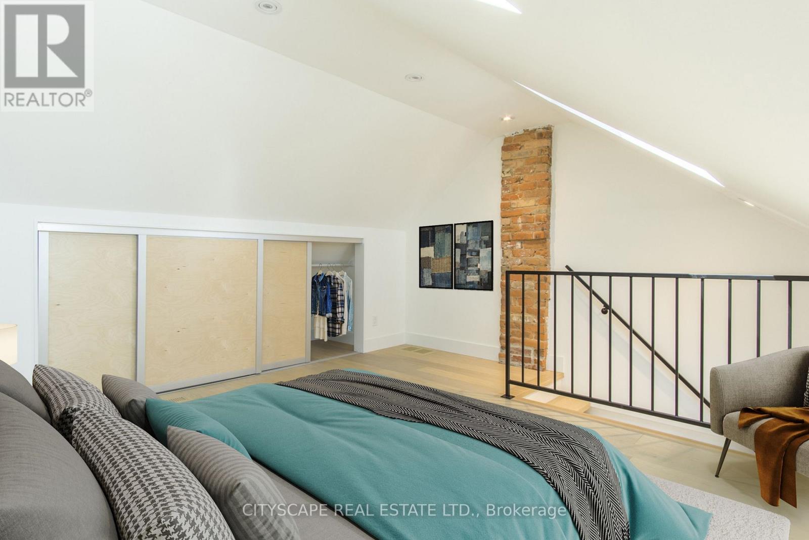 Upper - 98 Manning Avenue, Toronto, Ontario  M6J 2K5 - Photo 7 - C12692632