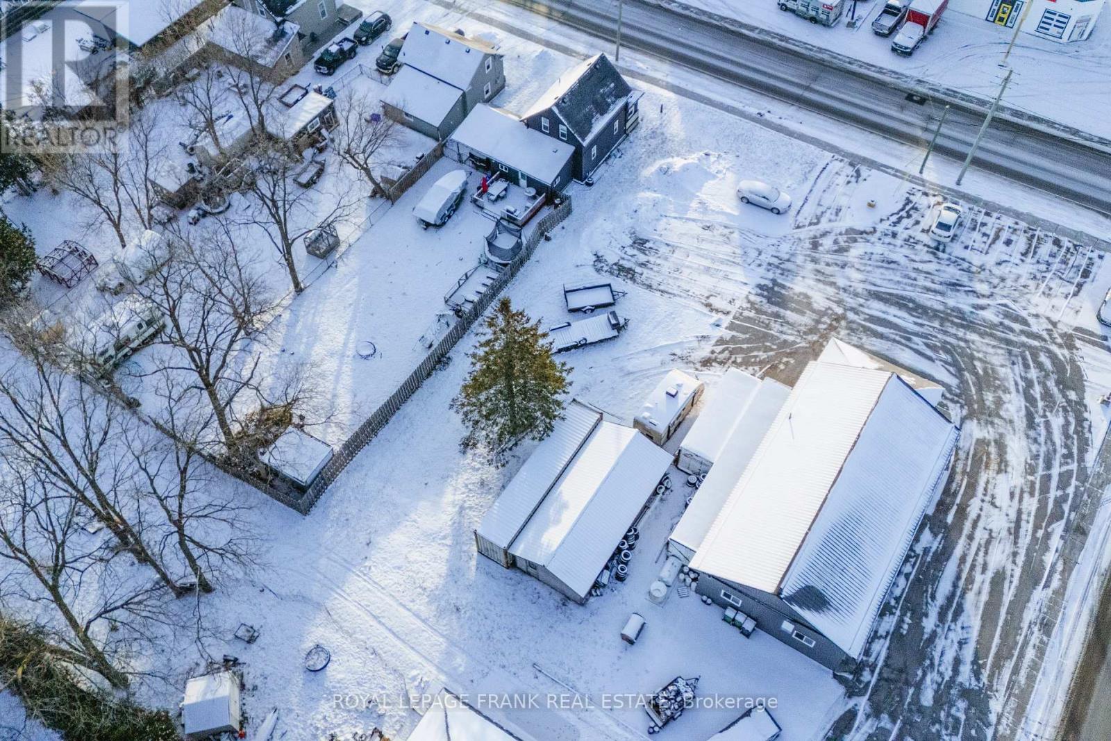 122 Queen Street, Kawartha Lakes, Ontario  K9V 1N3 - Photo 10 - X12692714