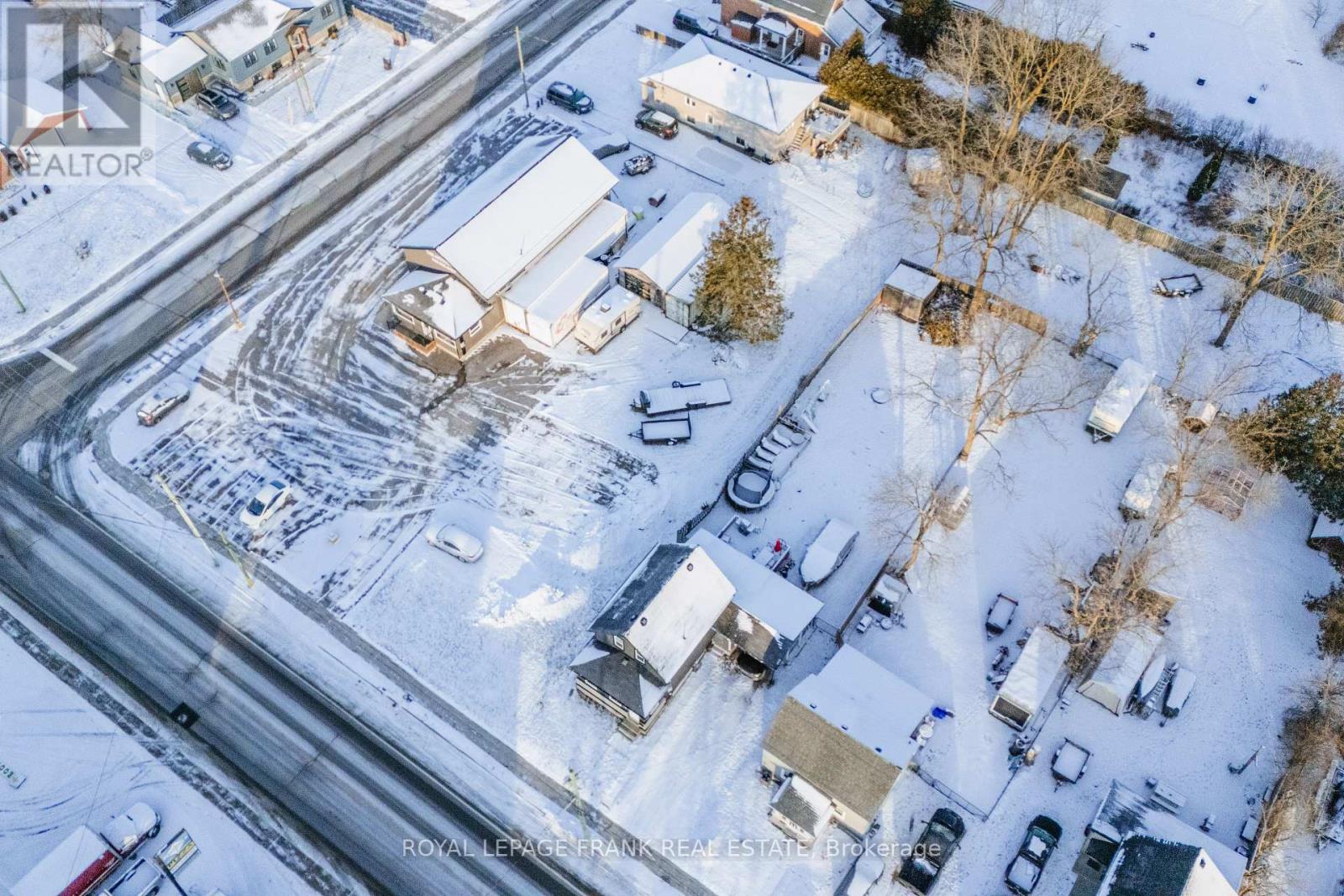 122 Queen Street, Kawartha Lakes, Ontario  K9V 1N3 - Photo 5 - X12692714