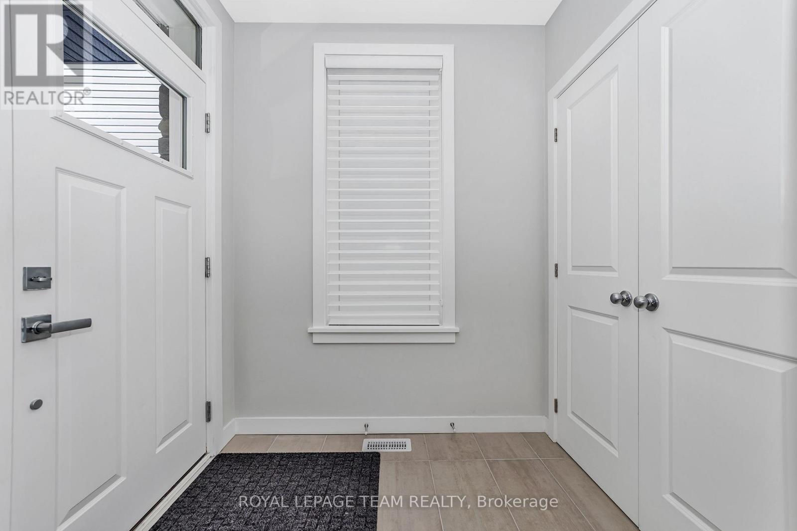 279 Ketchikan Crescent, Ottawa, Ontario  K2T 0S2 - Photo 4 - X12692810