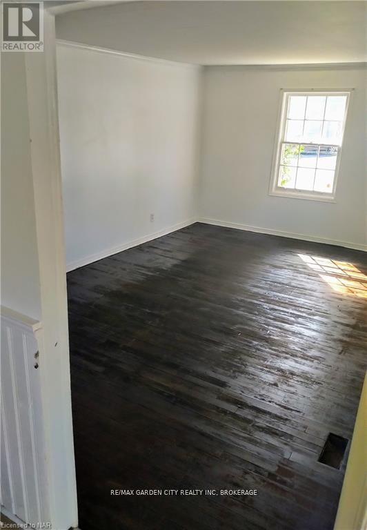 63 Leeper Street, St. Catharines, Ontario  L2S 2N1 - Photo 3 - X12692722