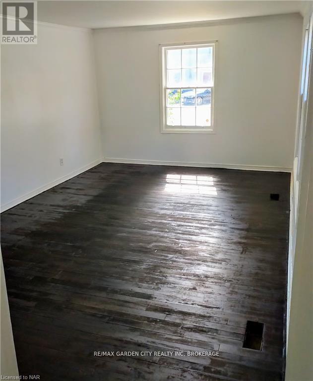 63 Leeper Street, St. Catharines, Ontario  L2S 2N1 - Photo 4 - X12692722