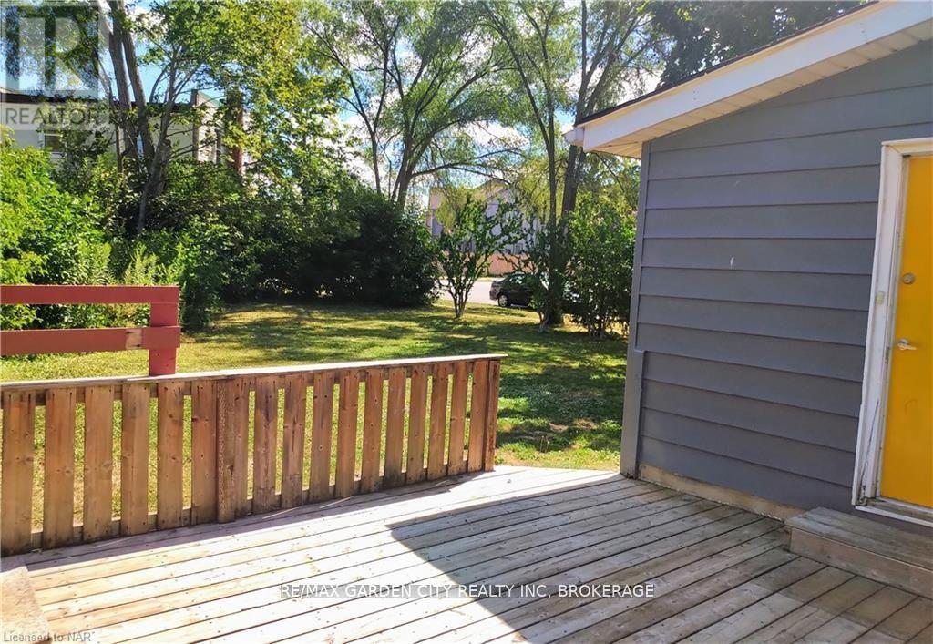 63 Leeper Street, St. Catharines, Ontario  L2S 2N1 - Photo 8 - X12692722