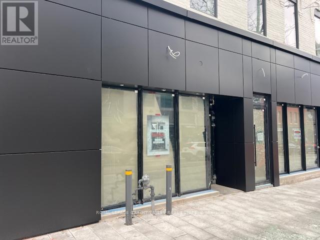 39 Queen Street E, Brampton (Downtown Brampton), Ontario  L6W 2A7 - Photo 1 - W12691768