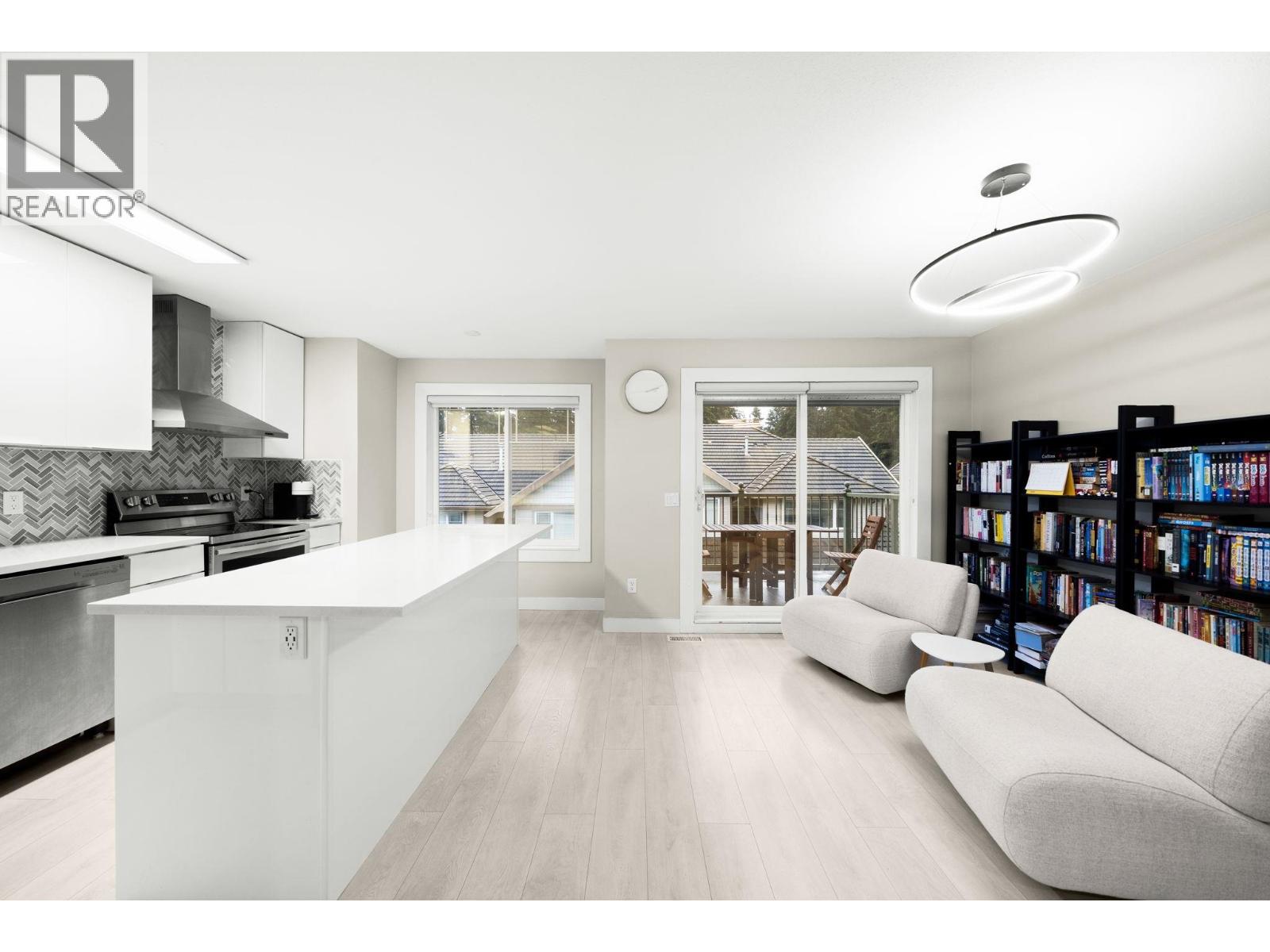 10 2351 Parkway Boulevard, Coquitlam, British Columbia  V3E 3P2 - Photo 2 - R3079082