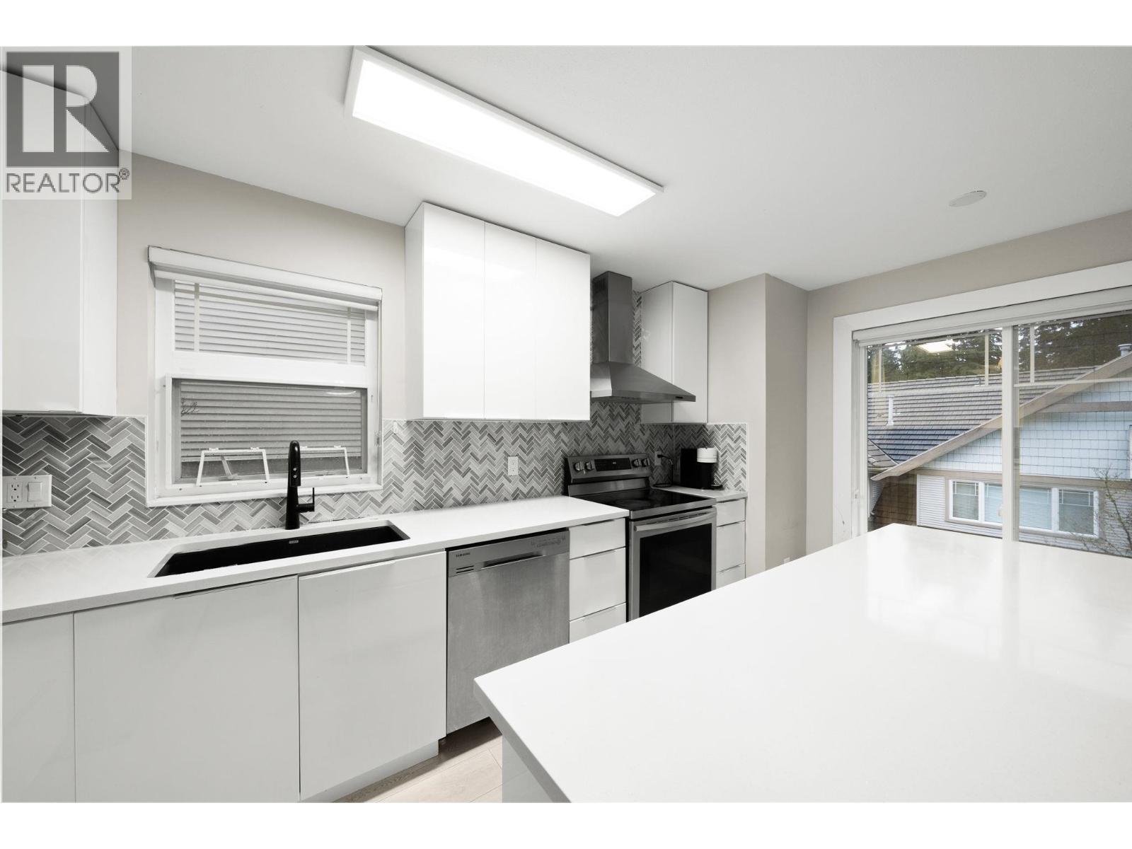 10 2351 Parkway Boulevard, Coquitlam, British Columbia  V3E 3P2 - Photo 3 - R3079082