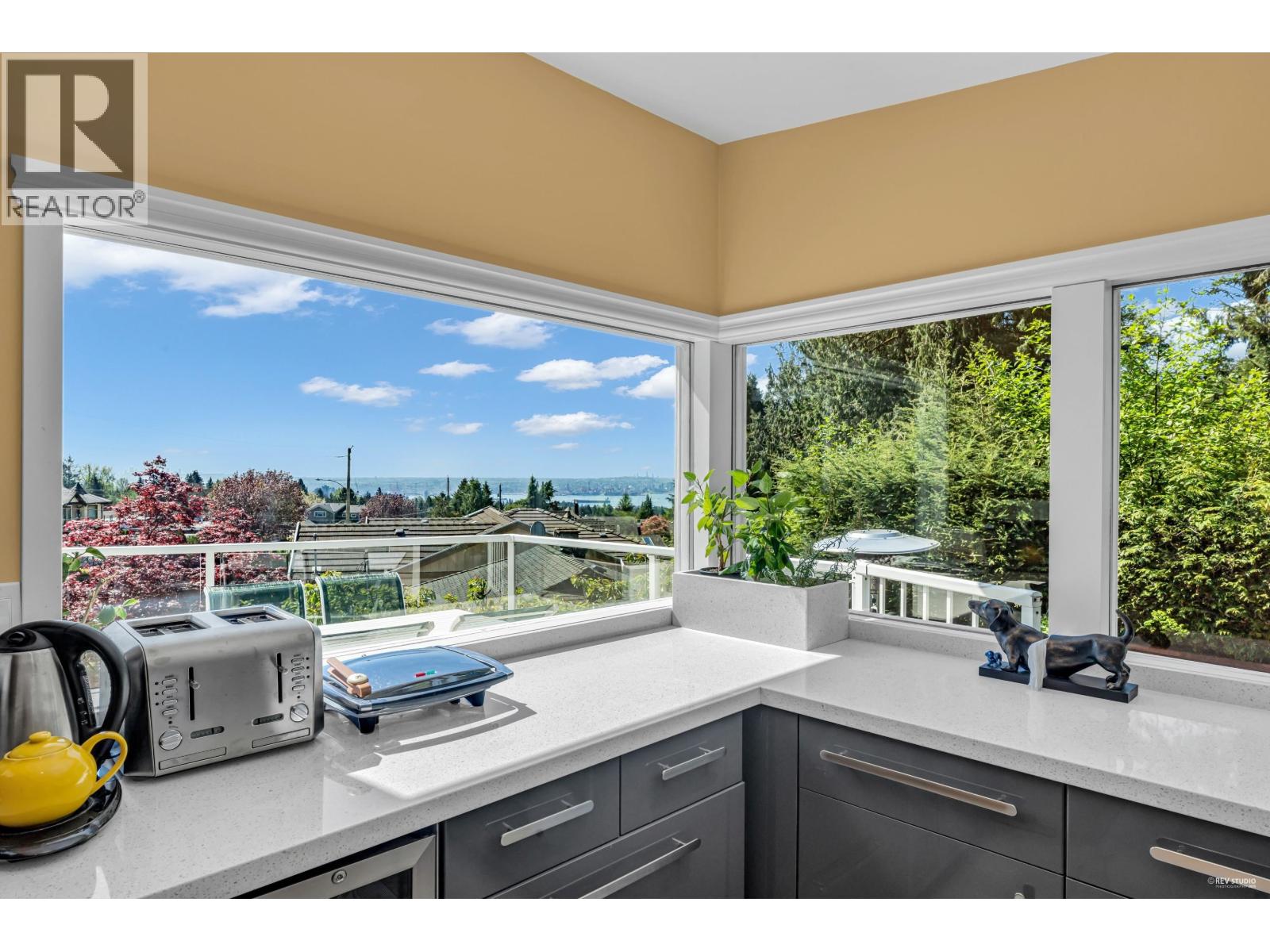 4323 Valencia Avenue, North Vancouver, British Columbia  V7N 4A7 - Photo 6 - R3079070