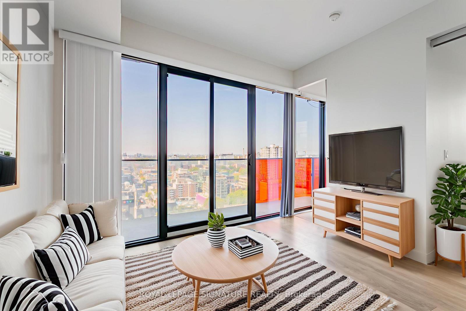 1805 - 215 QUEEN STREET W, Toronto, Ontario