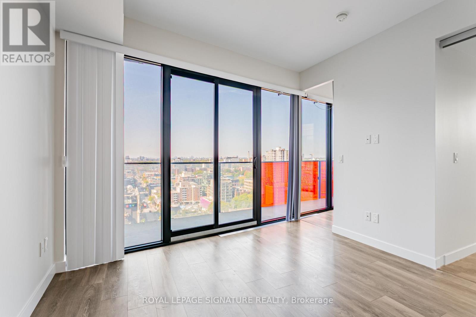 1805 - 215 Queen Street W, Toronto, Ontario  M5V 0P5 - Photo 2 - C12692816