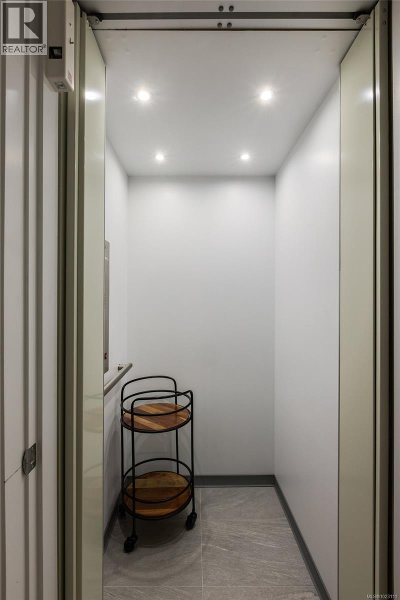 4673 Boulderwood Dr, Saanich, British Columbia  V8Y 2P8 - Photo 37 - 1023111