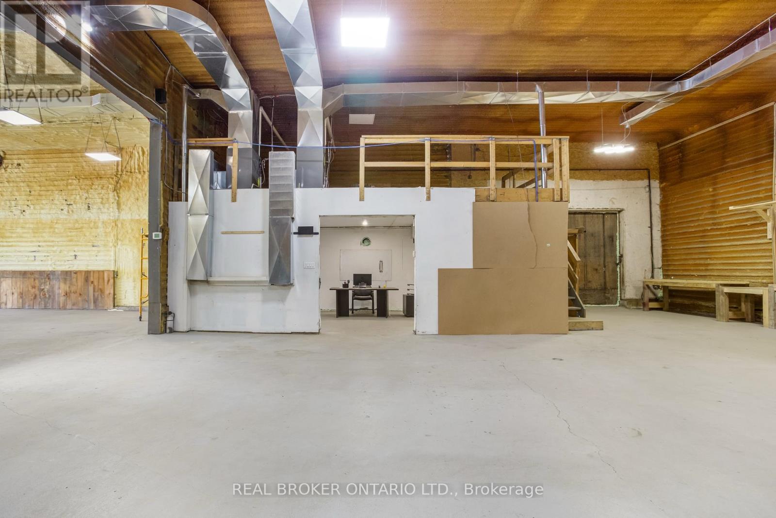 - Barn - 1153 Canal Road, Bradford West Gwillimbury (Bradford), Ontario  L3Z 4E2 - Photo 26 - N12692772