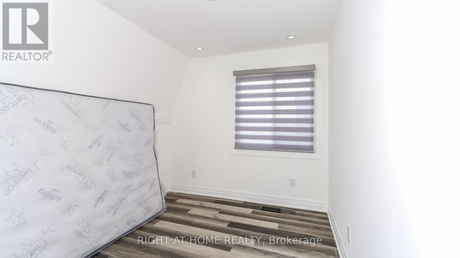 35 Toronto Street, Barrie (City Centre), Ontario  L4N 1T8 - Photo 11 - S12692768