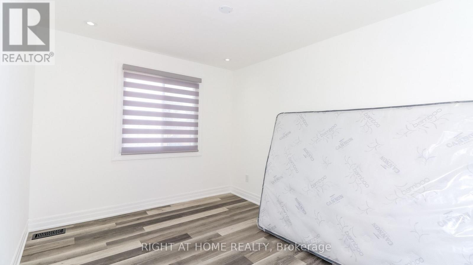 35 Toronto Street, Barrie (City Centre), Ontario  L4N 1T8 - Photo 12 - S12692768