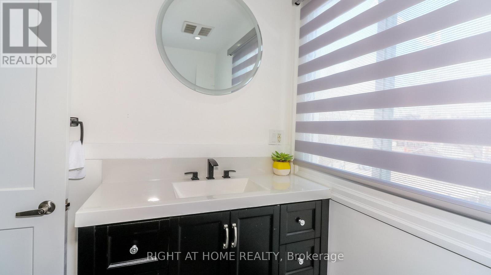 35 Toronto Street, Barrie (City Centre), Ontario  L4N 1T8 - Photo 14 - S12692768