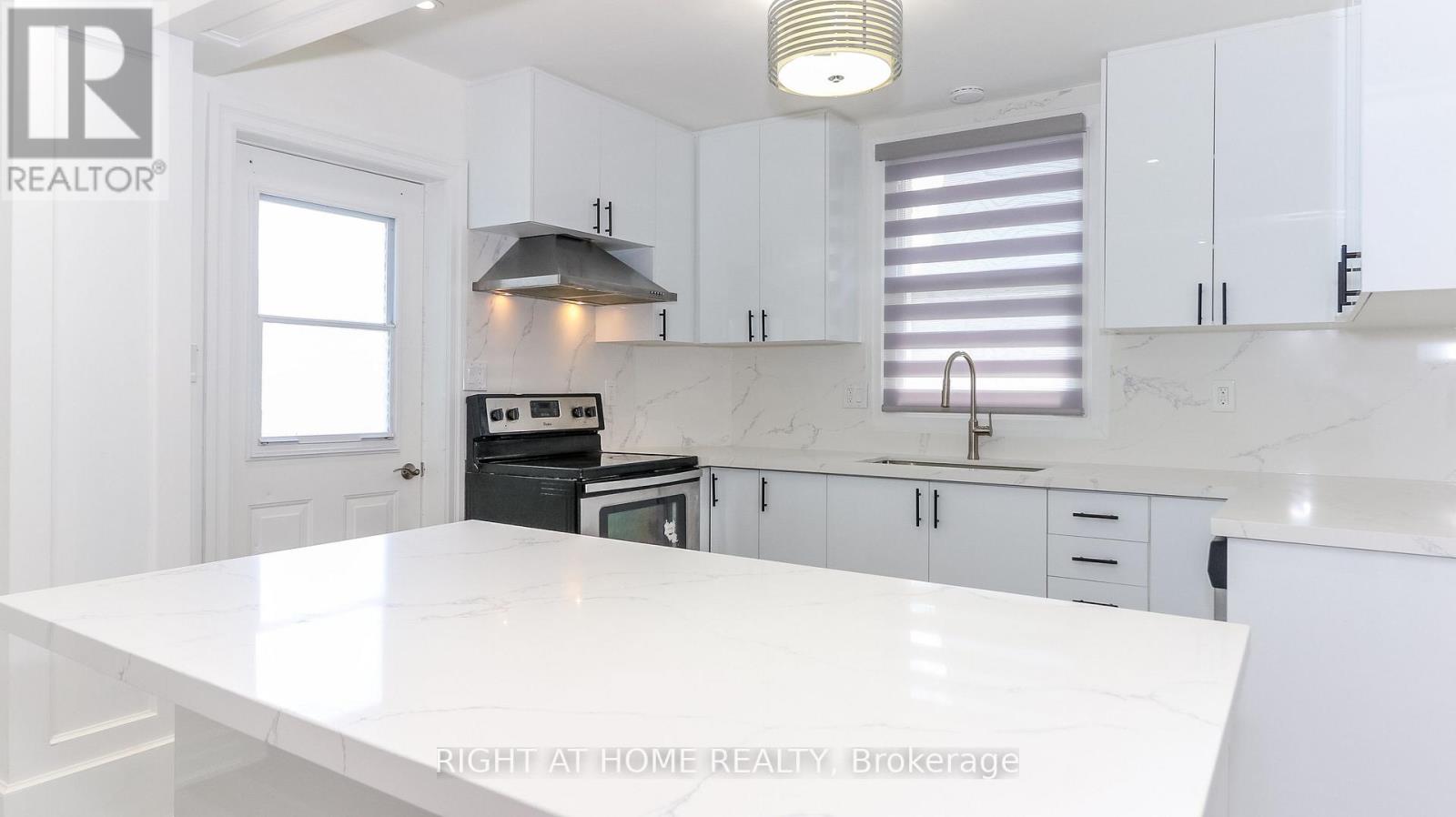 35 Toronto Street, Barrie (City Centre), Ontario  L4N 1T8 - Photo 6 - S12692768