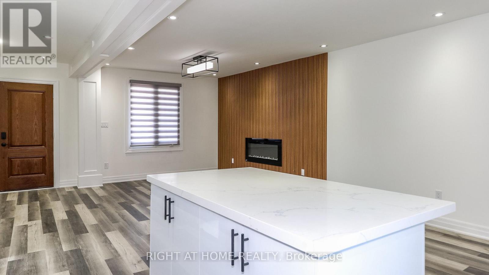 35 Toronto Street, Barrie (City Centre), Ontario  L4N 1T8 - Photo 9 - S12692768