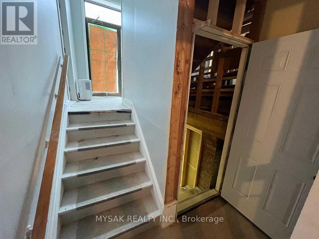 7 King Street, St. Catharines, Ontario  L2R 5H9 - Photo 13 - X12692648