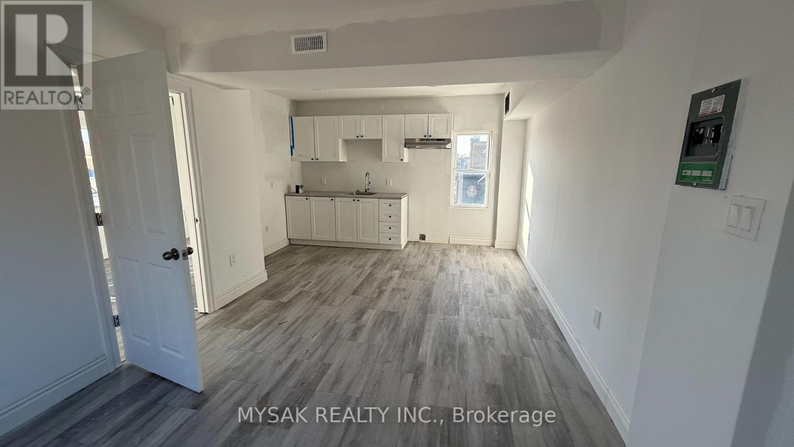 7 King Street, St. Catharines, Ontario  L2R 5H9 - Photo 8 - X12692648