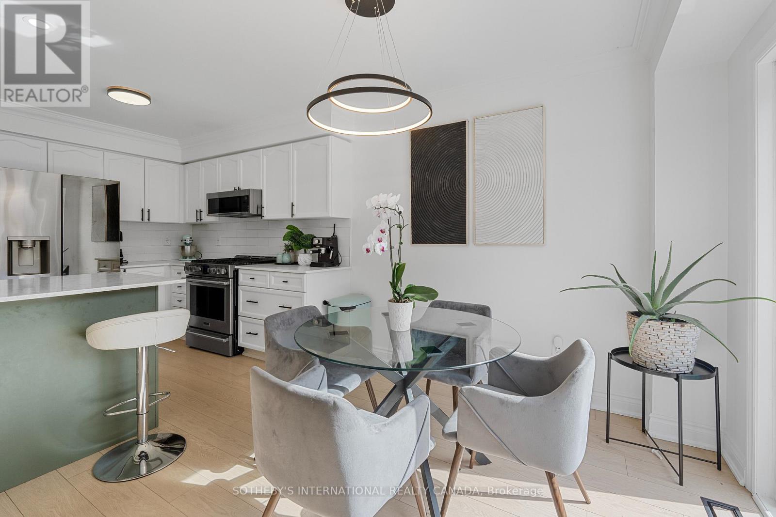 2182 Meadowglen Drive, Oakville, Ontario  L6M 4C9 - Photo 12 - W12692688