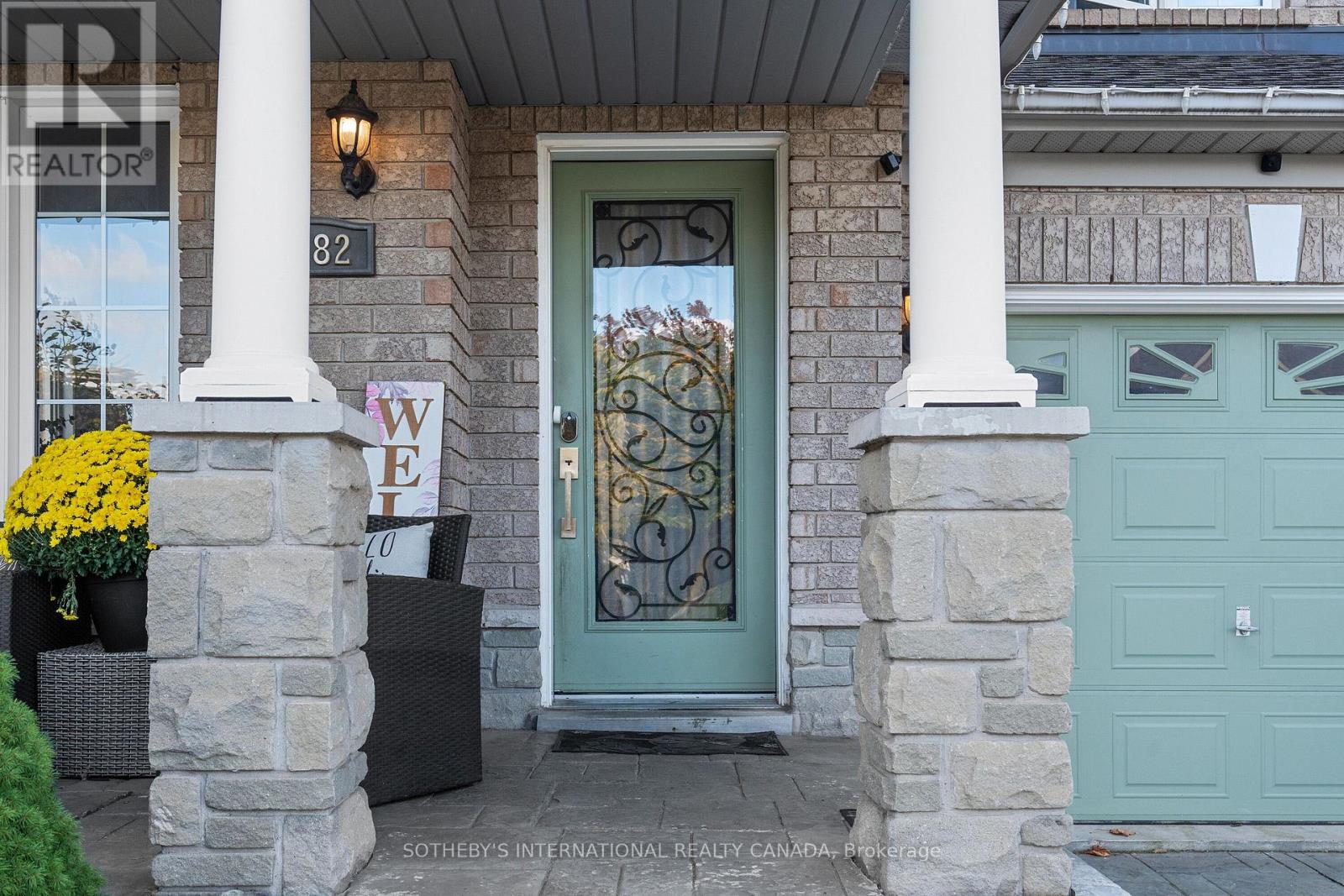 2182 Meadowglen Drive, Oakville, Ontario  L6M 4C9 - Photo 2 - W12692688