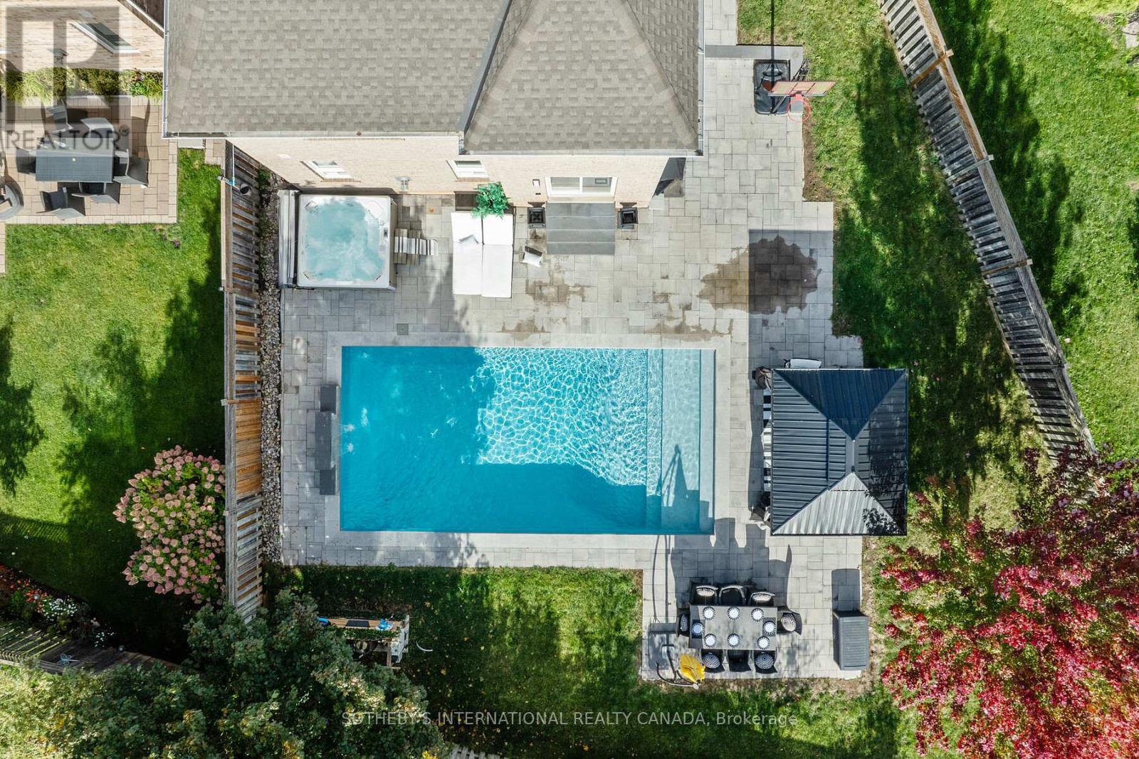 2182 Meadowglen Drive, Oakville, Ontario  L6M 4C9 - Photo 34 - W12692688