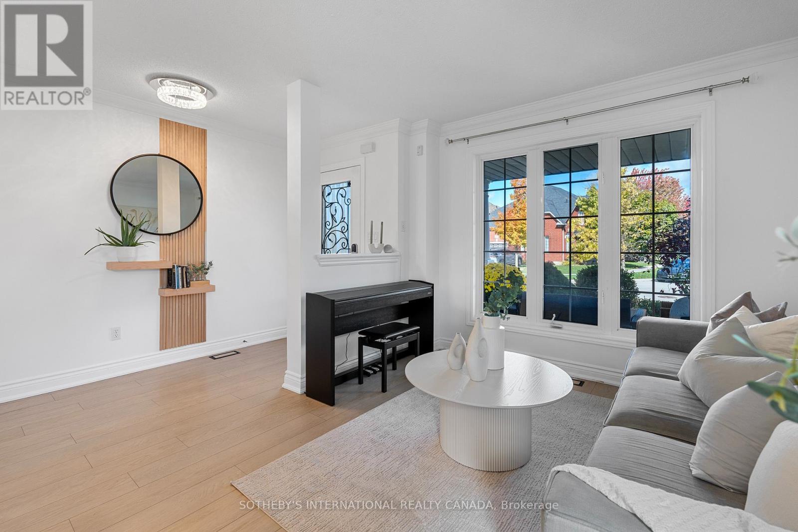 2182 Meadowglen Drive, Oakville, Ontario  L6M 4C9 - Photo 5 - W12692688