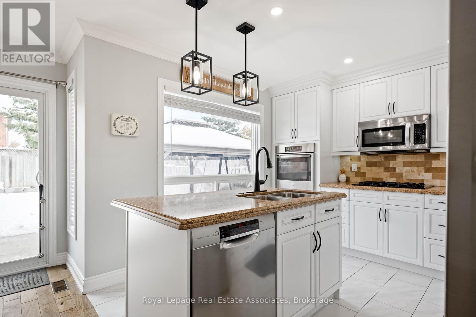 51 Curry Crescent, Halton Hills, Ontario  L7G 5T1 - Photo 13 - W12692730