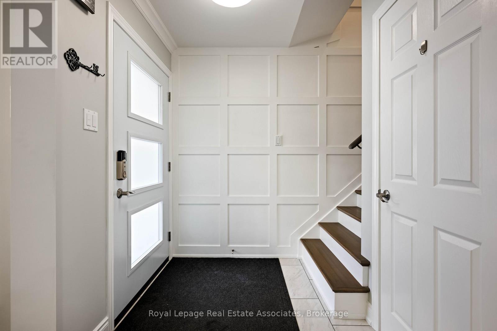 51 Curry Crescent, Halton Hills, Ontario  L7G 5T1 - Photo 4 - W12692730