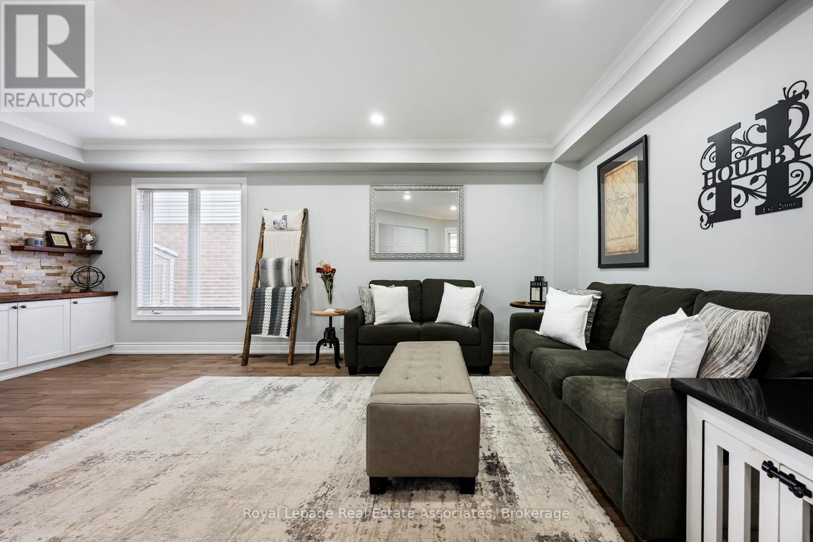 51 Curry Crescent, Halton Hills, Ontario  L7G 5T1 - Photo 5 - W12692730