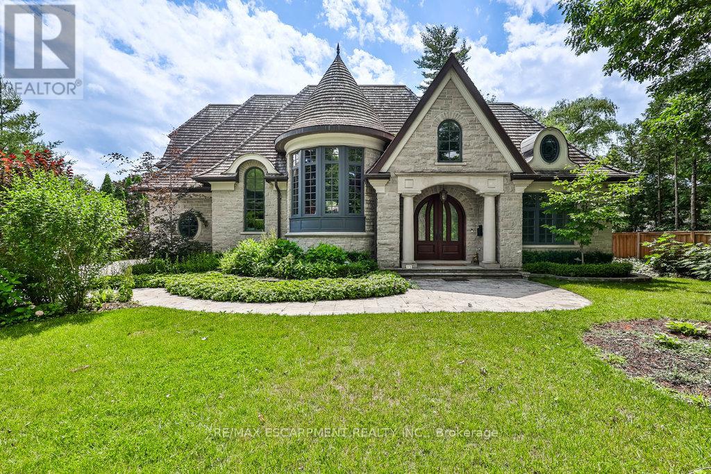 1476 Carmen Drive, Mississauga, Ontario  L5G 3Z1 - Photo 2 - W12692732