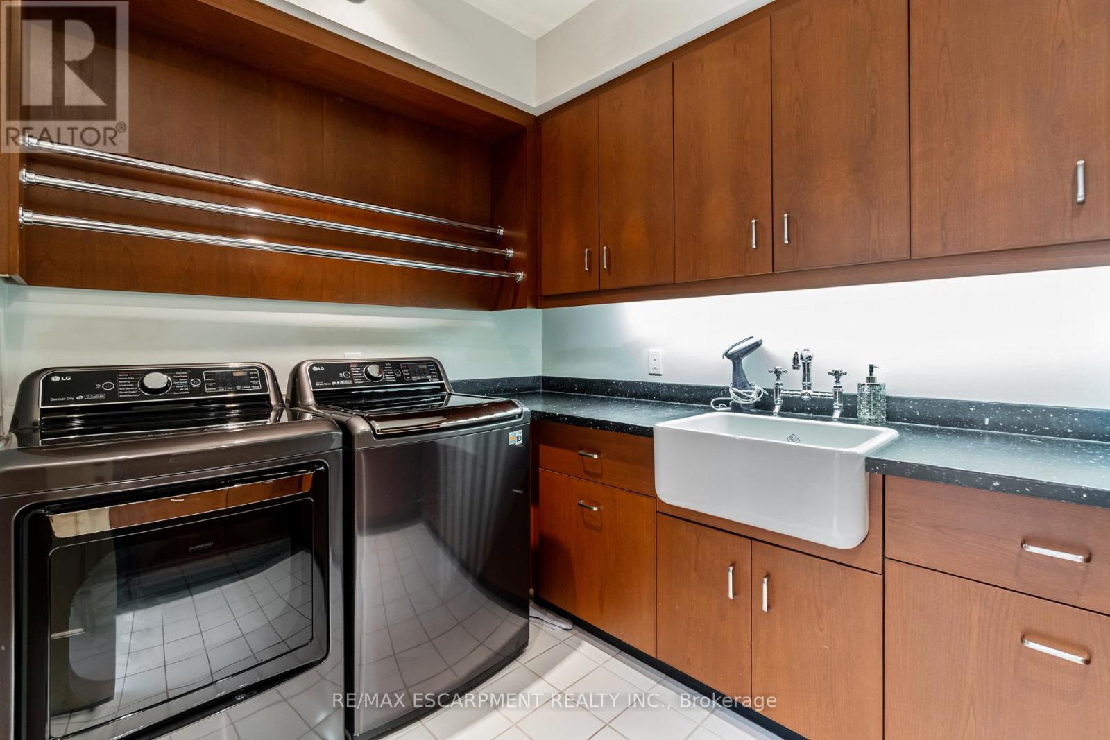 1476 Carmen Drive, Mississauga, Ontario  L5G 3Z1 - Photo 43 - W12692732