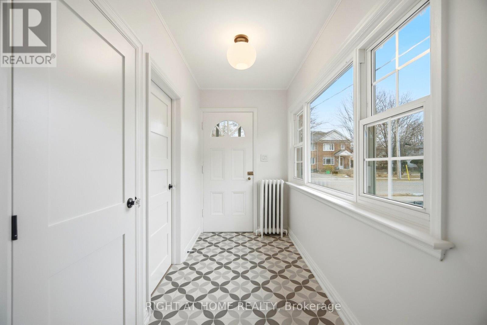 54 Thirty First Street, Toronto, Ontario  M8W 3E9 - Photo 6 - W12692786