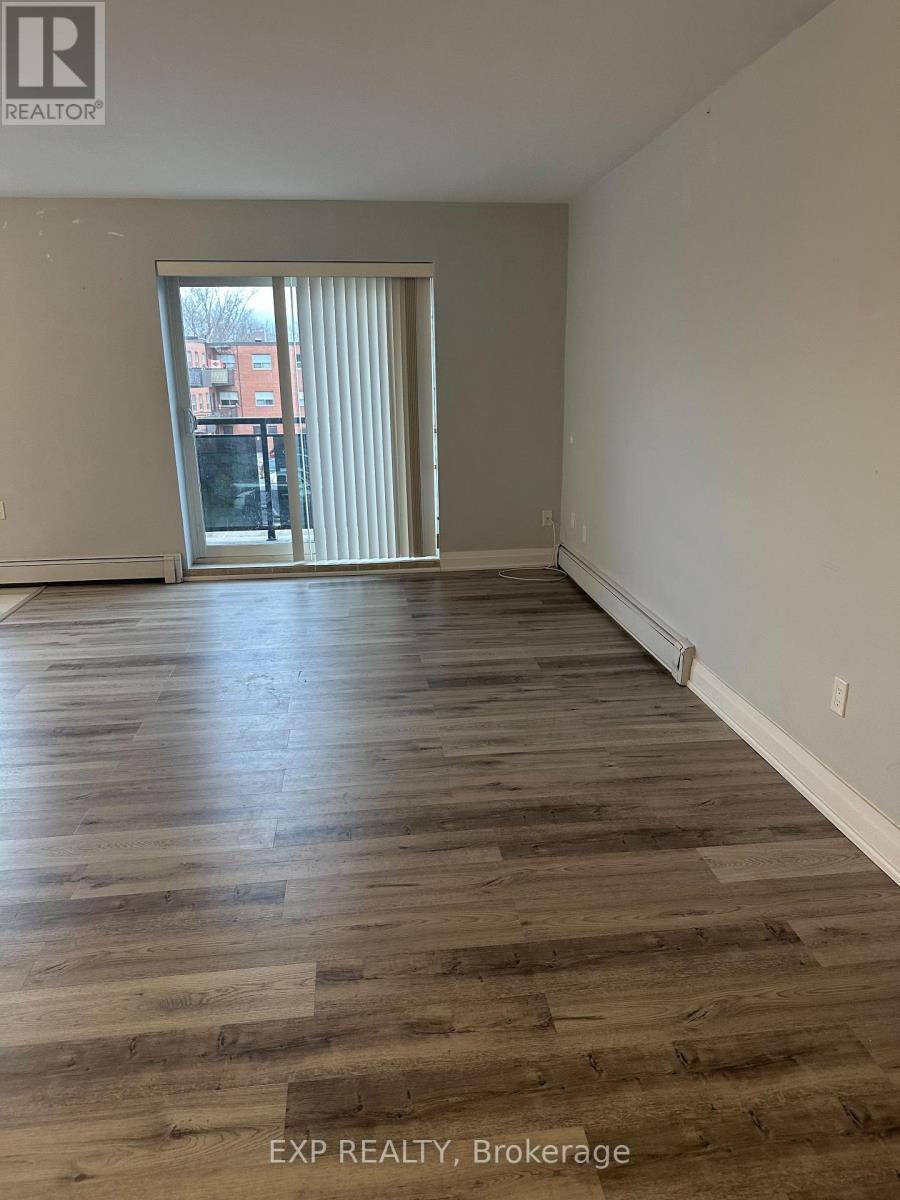 310 - 579 Clare Avenue, Welland, Ontario  L3C 3B7 - Photo 4 - X12692734