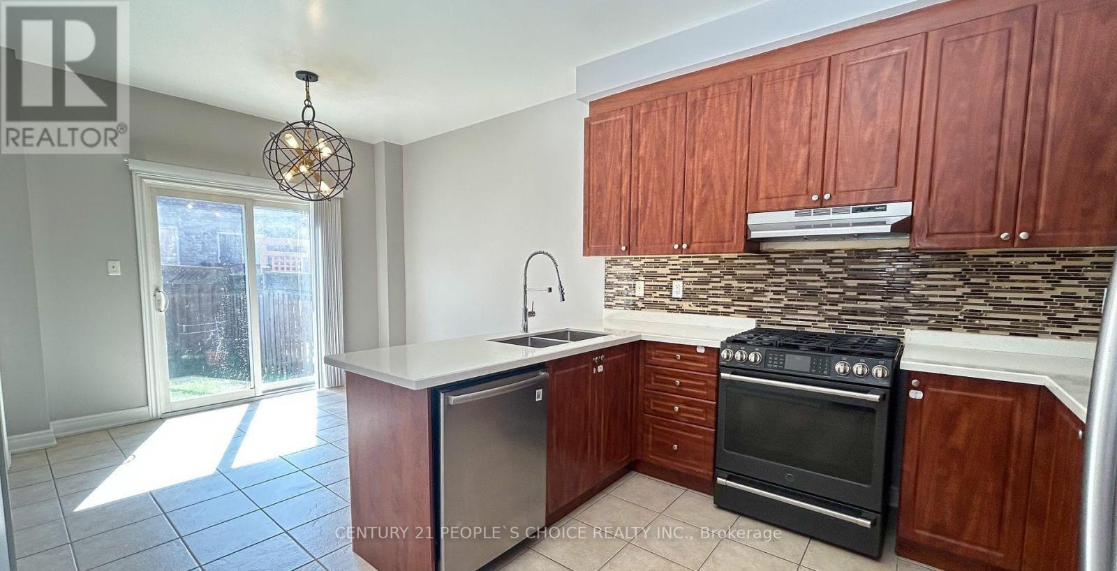 15 Krakow Street, Brampton, Ontario  L6Y 0K9 - Photo 3 - W12686860