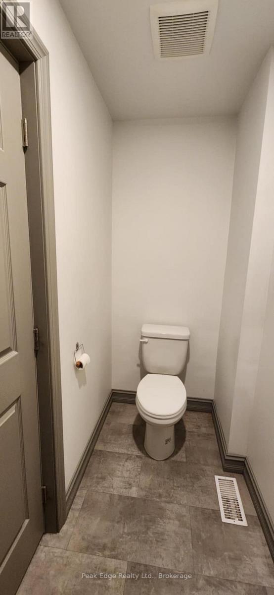 209 10th Street, Hanover, Ontario  N4N 1N8 - Photo 10 - X12692858