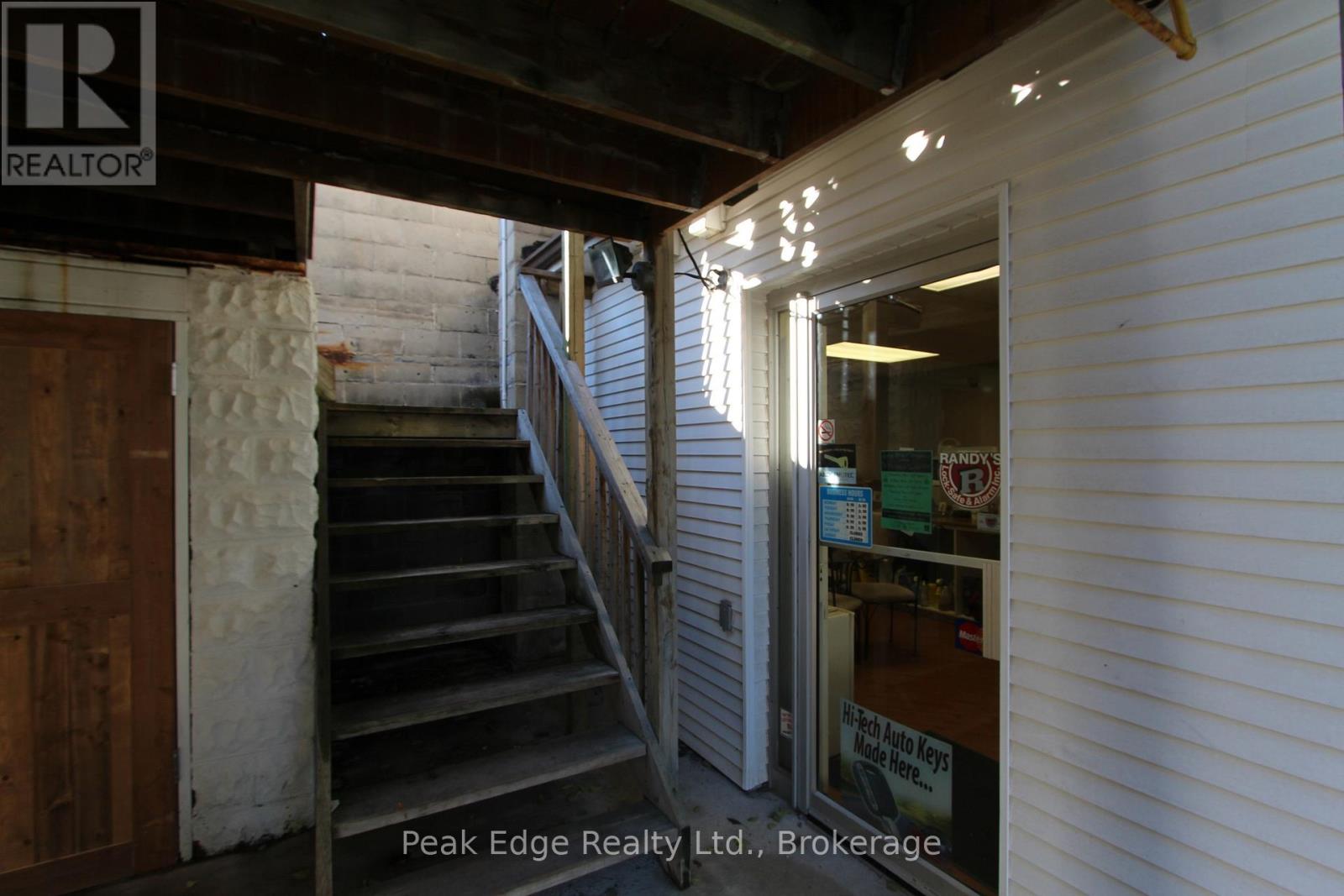 209 10th Street, Hanover, Ontario  N4N 1N8 - Photo 12 - X12692858