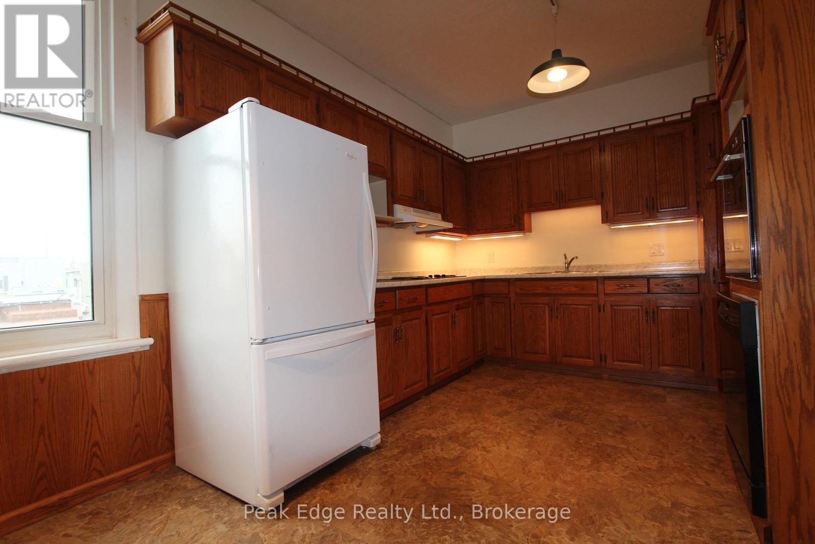 209 10th Street, Hanover, Ontario  N4N 1N8 - Photo 14 - X12692858