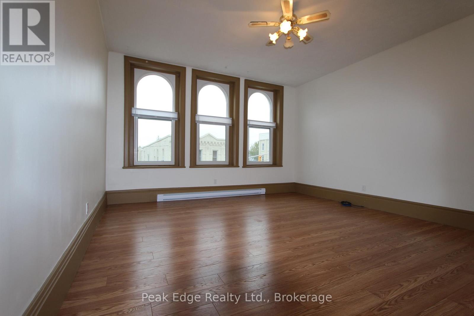 209 10th Street, Hanover, Ontario  N4N 1N8 - Photo 16 - X12692858