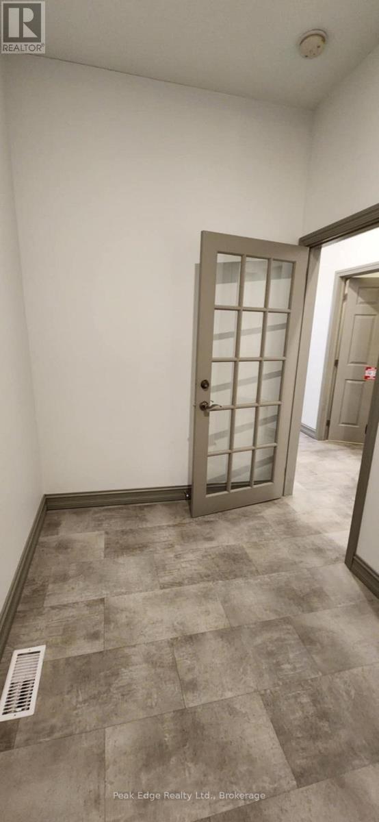 209 10th Street, Hanover, Ontario  N4N 1N8 - Photo 6 - X12692858