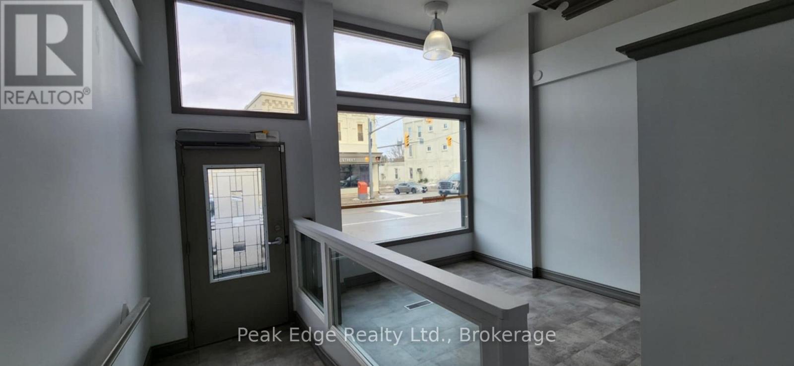 209 10th Street, Hanover, Ontario  N4N 1N8 - Photo 7 - X12692858