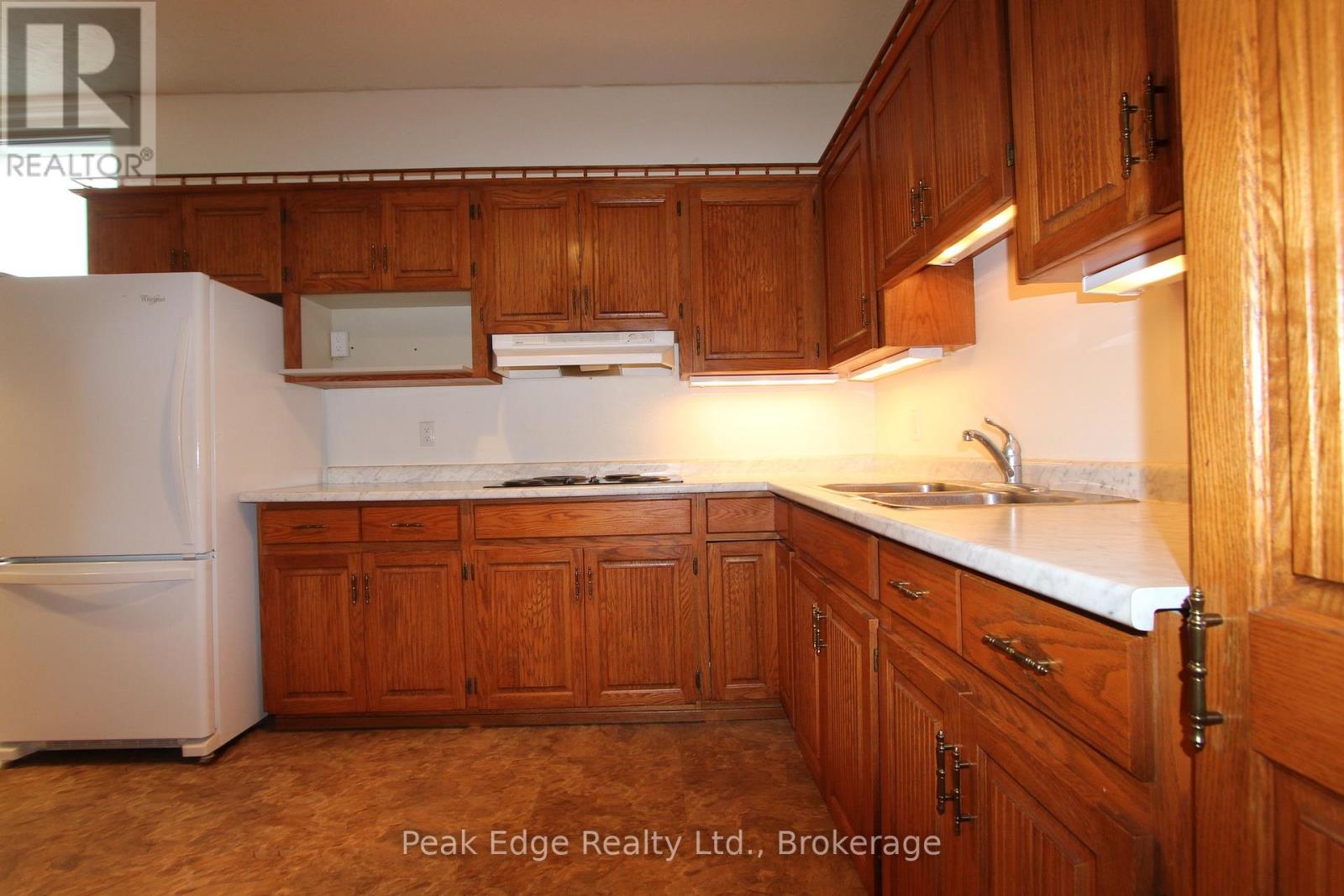 209 10th Street, Hanover, Ontario  N4N 1N8 - Photo 13 - X12692860