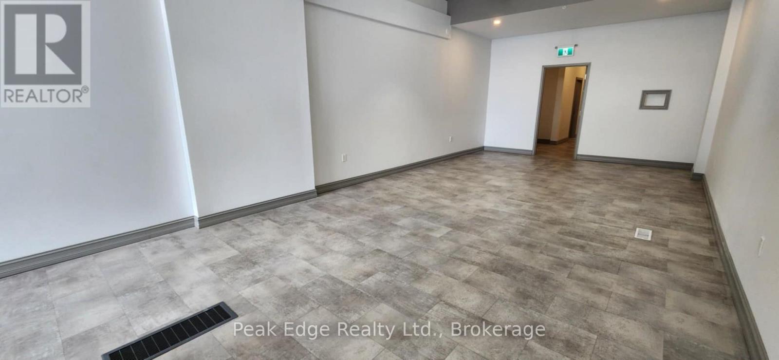 209 10th Street, Hanover, Ontario  N4N 1N8 - Photo 3 - X12692860