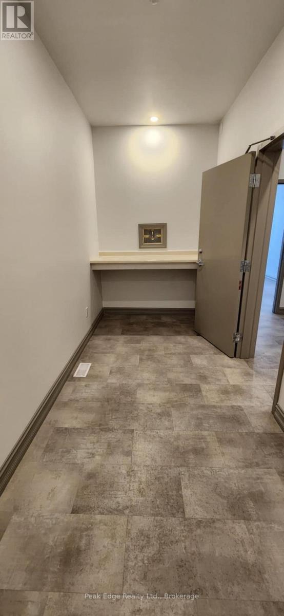 209 10th Street, Hanover, Ontario  N4N 1N8 - Photo 8 - X12692860