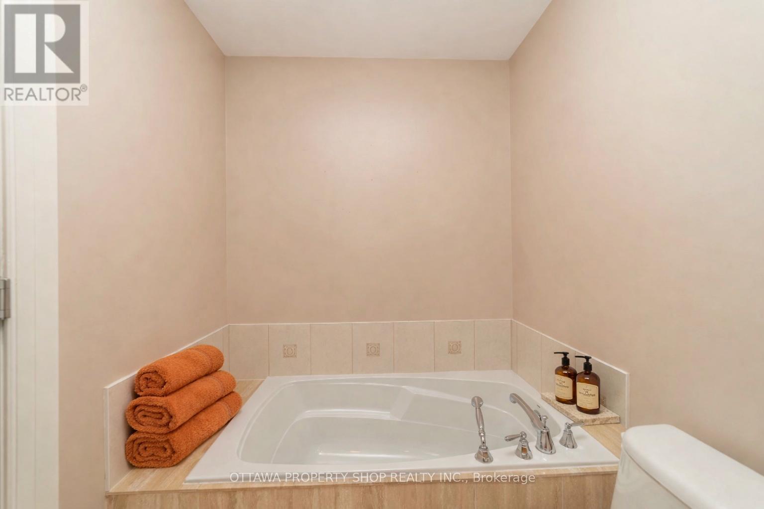 403 - 700 Sussex Drive, Ottawa, Ontario  K1N 1K4 - Photo 14 - X12692868