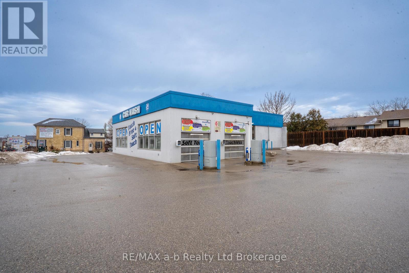 771 Dundas Street, Woodstock, Ontario  N4S 1G1 - Photo 2 - X12692822