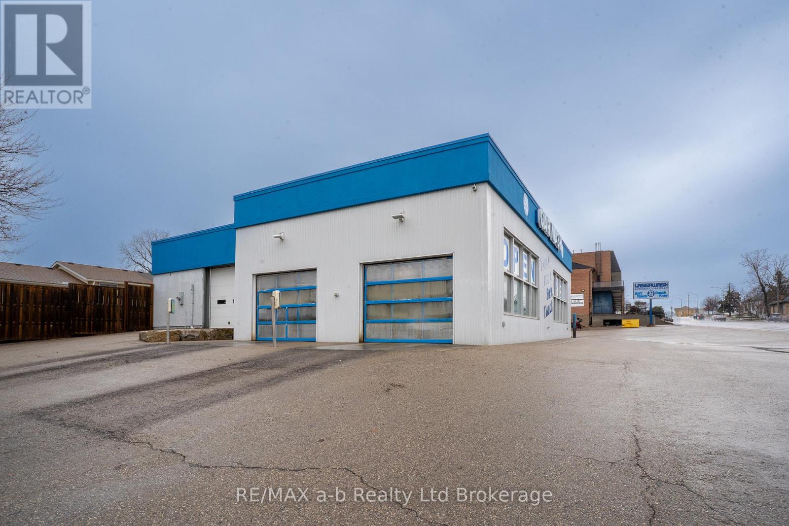 771 Dundas Street, Woodstock, Ontario  N4S 1G1 - Photo 3 - X12692822